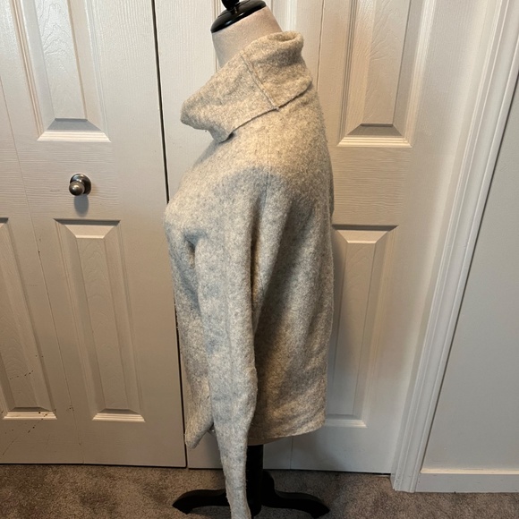 Community from Aritizia size XS wool blend turtle neck - Picture 5 of 15